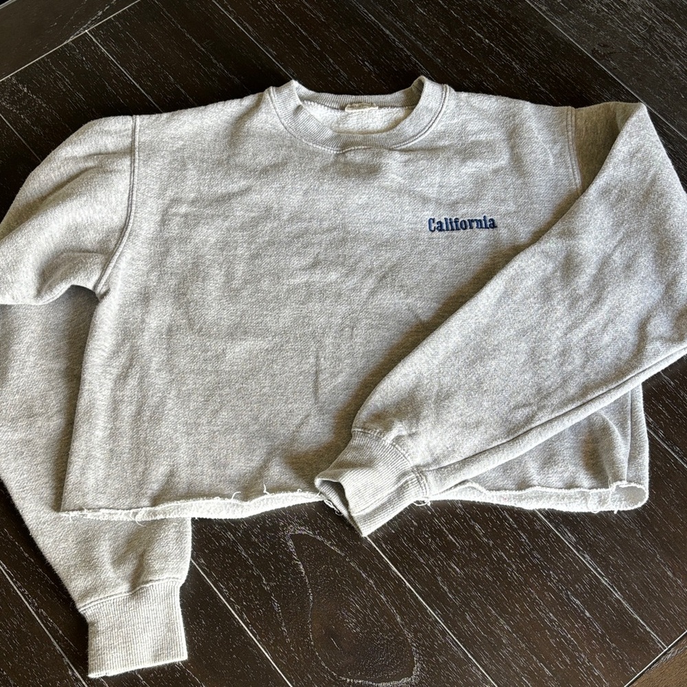 Cozy Gray Cropped Crewneck Sweater